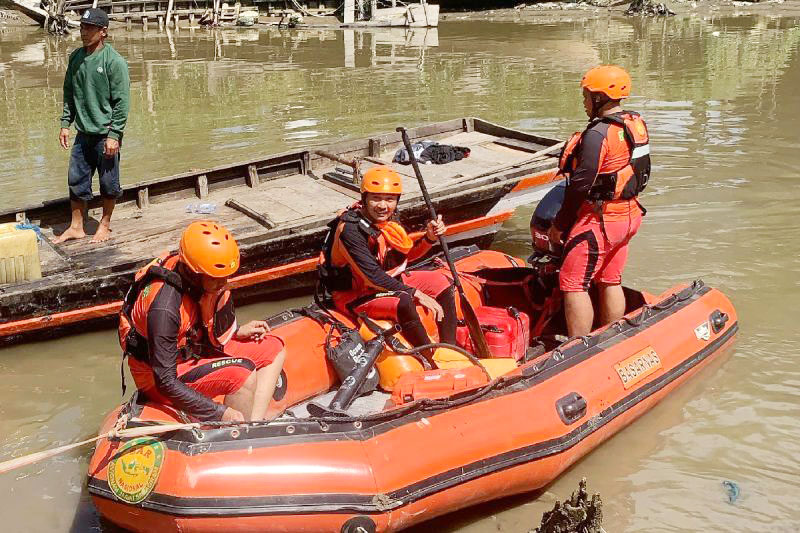 Tim SAR evakuasi jasad seorang pemuda hanyut di Sungai Deli Medan