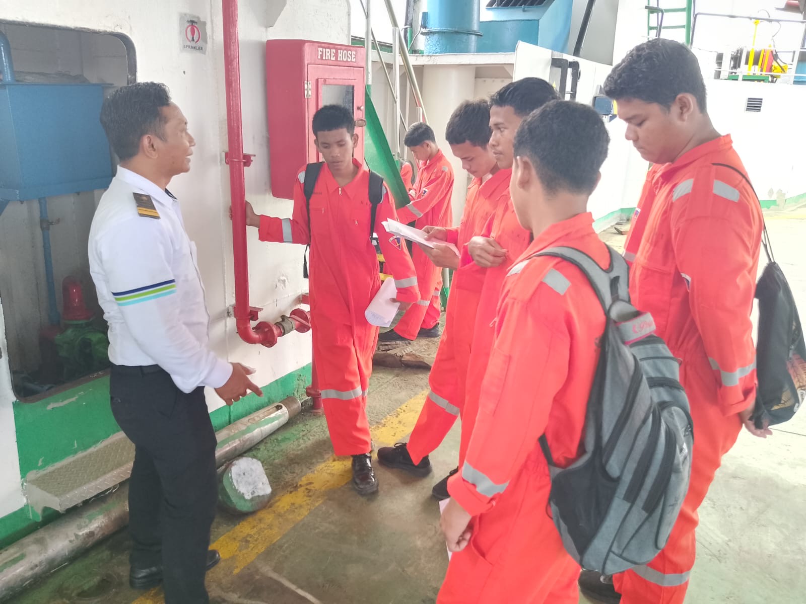 Rayakan Hardiknas, Melalui Program ASDP Mengajar Ajak Siswa Belajar di Dek Kapal