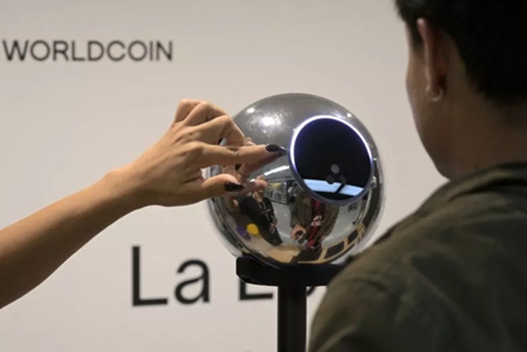Kemkomdigi Bekukan Sementara Izin Worldcoin dan WorldID