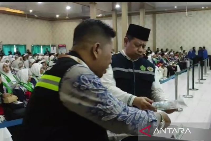 Jemaah Calon Haji Kloter 1 Embarkasi Banjarmasin Masuk Asrama Haji 