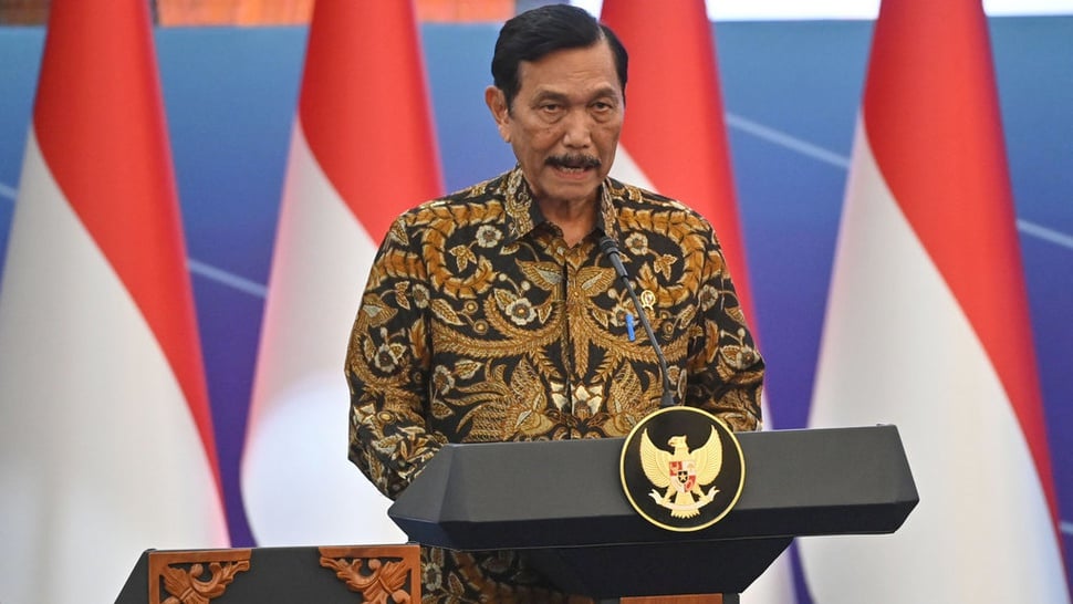 Luhut Kritik Keras Purnawirawan TNI Desak Gibran: Siapa yang Paling Bijak dalam Politik?