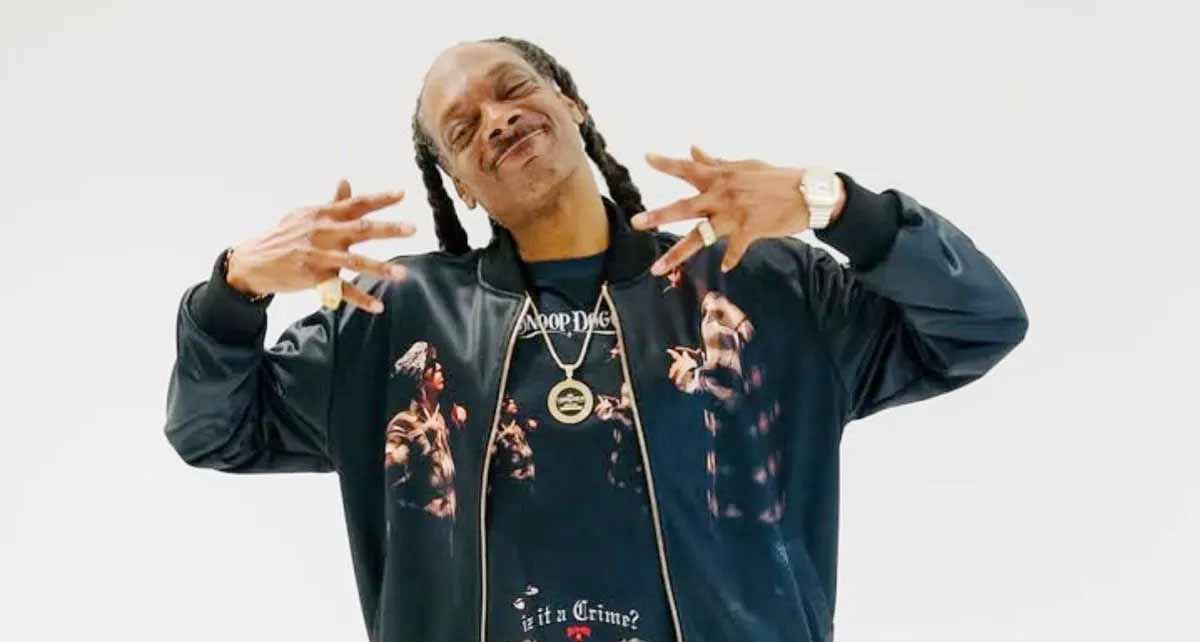Rapper Snoop Dogg Rilis Album Baru "Iz It a Crime?"