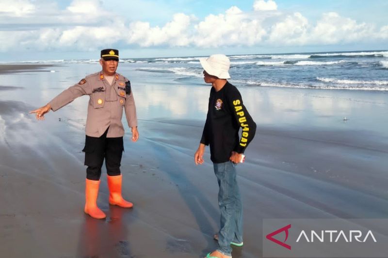 Dihantam gelombang tinggi, 2 nelayan Cianjur hilang