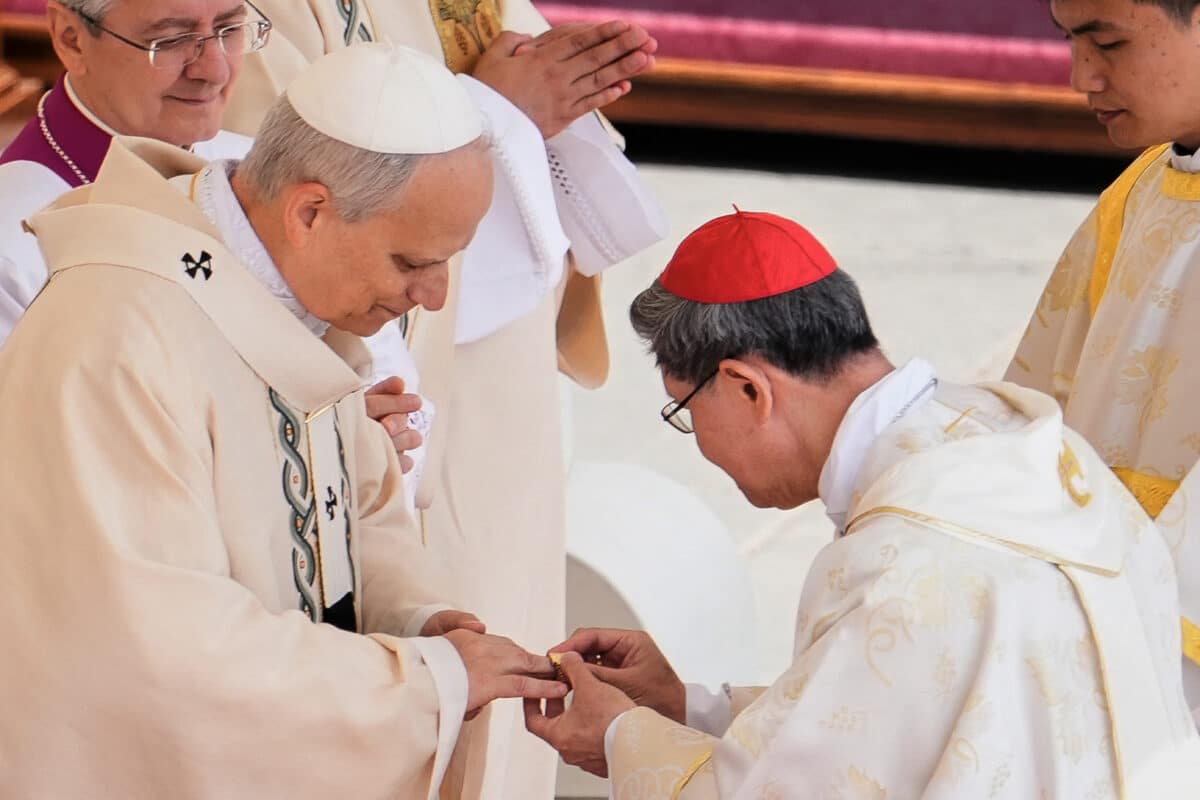 Paus Leo XIV Resmi Dilantik dalam Upacara Penobatan di Lapangan Santo Petrus Vatikan