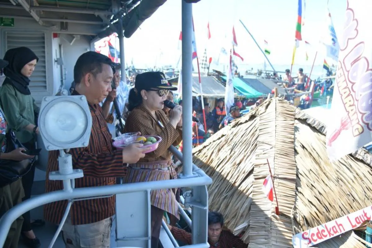 Pergelaran tradisi Sedekah Laut dan Bumi Tambaklorok Diikuti oleh 400 Perahu