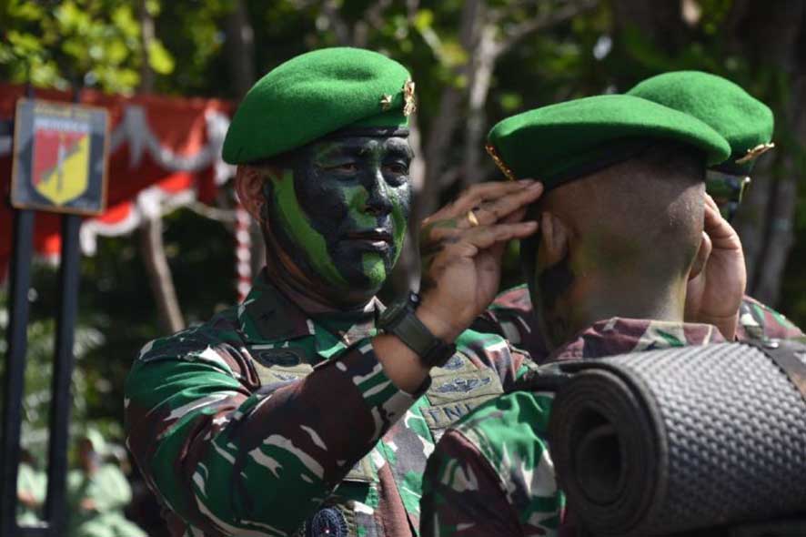 1.140 Prajurit Mengikuti Tradisi Pembaretan dan Penyematan Brevet 