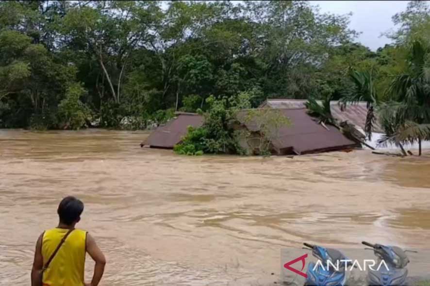Banjir Setinggi Lima Meter di Berau Ratusan Warga Dievakuasi 