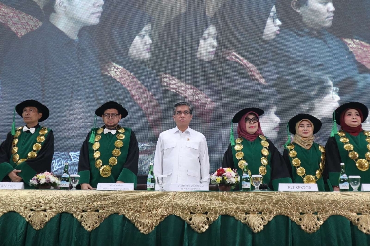 Menaker Dorong Lulusan Perguruan Tinggi Adaptif Hadapi Persaingan