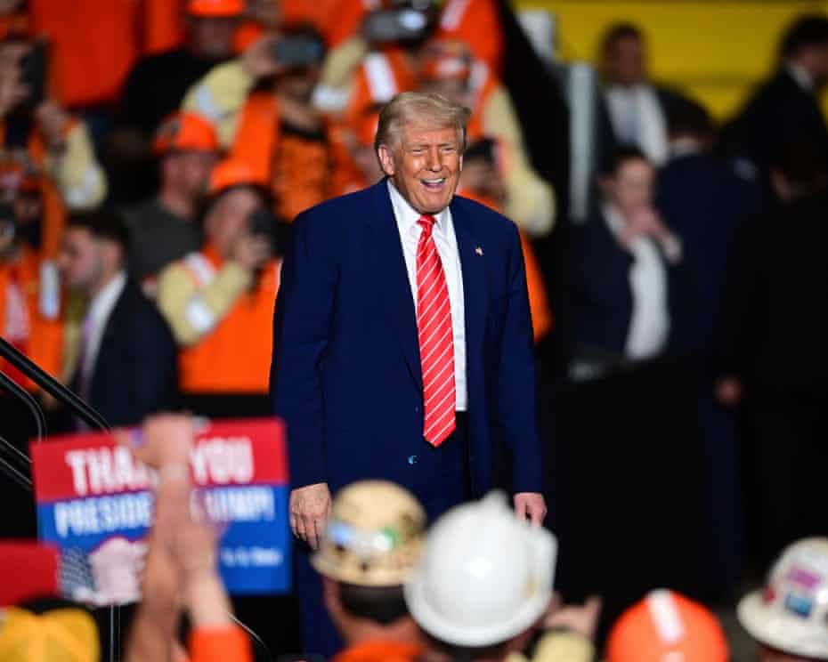 'Gas Pol', Trump akan Gandakan Tarif Baja Menjadi 50% 
