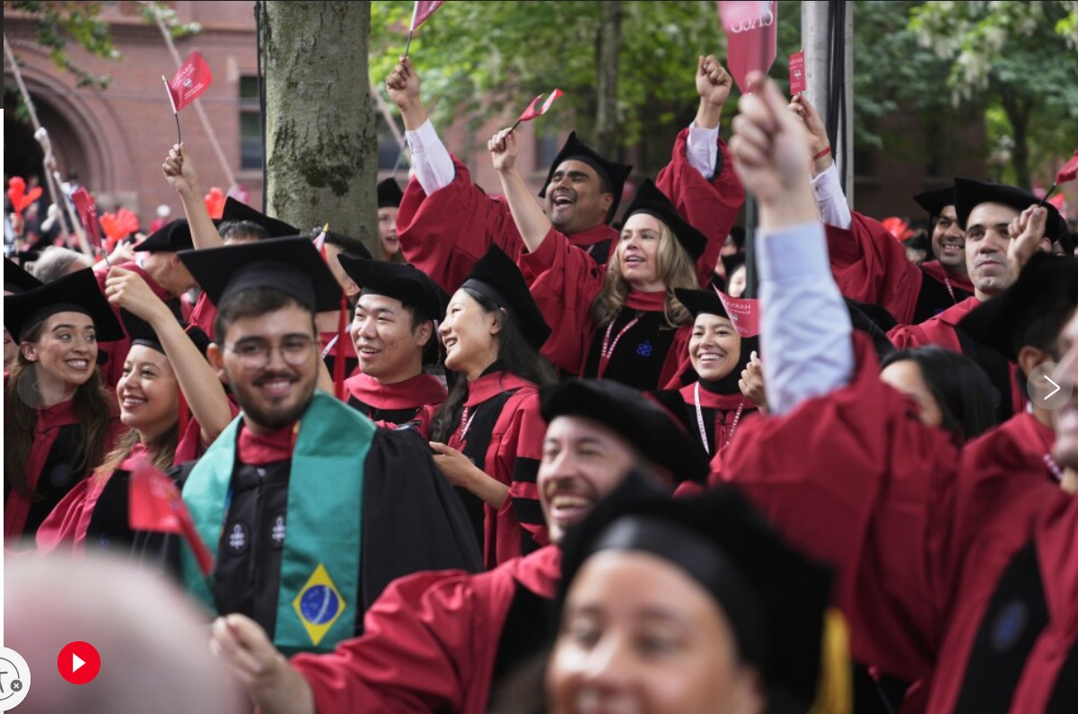 Mahasiswa Harvard Lega, Hakim Blokir Upaya Trump Melarang Terima Pelajar Asing 