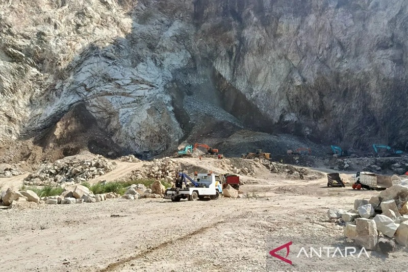 Tertimbun Longsor Gunung Kuda, 11 Orang Masih Belum Ditemukan