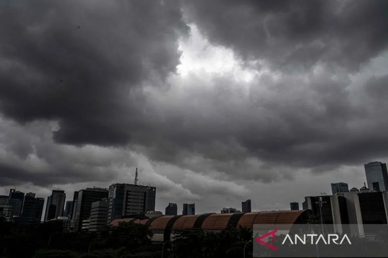 Cuaca Hari Ini, Jakarta Berawan Tebal Pagi hingga Siang 