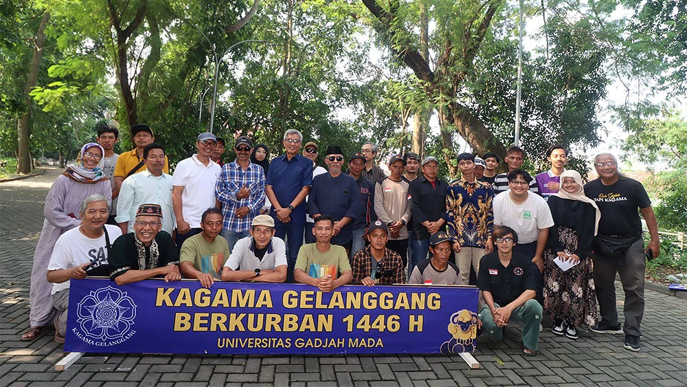 Silaturahmi Melintasi Lereng Merapi: Ganjar dan Kagama Gelanggang Salurkan 23 Hewan Kurban untuk Warga Terpencil