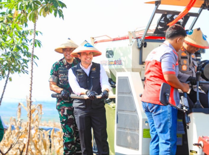 Panen Raya Serentak di Ngawi, Plt. Gubernur Emil Tegaskan Jatim Menargetkan Luas tanam Jagung Capai 1,32 Juta Ha