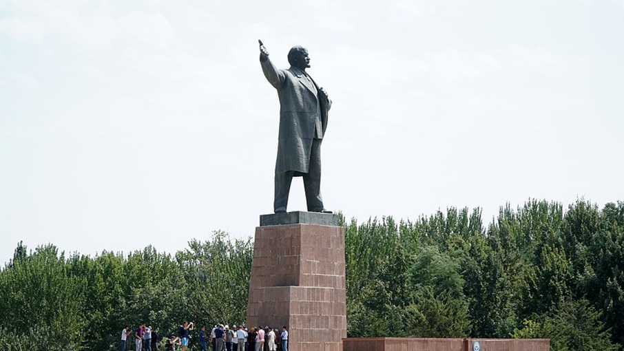 Negara Eks Soviet Ini Diam-diam Bongkar Patung Lenin Tertinggi di Asia Tengah