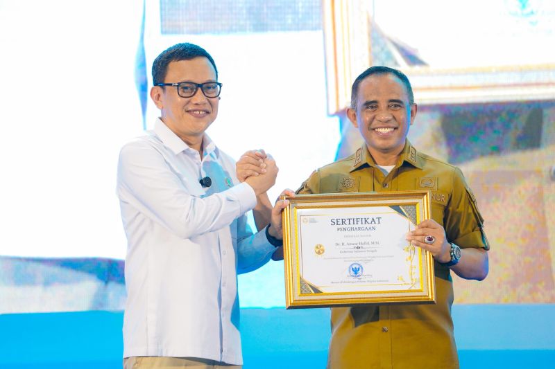 Menteri P2MI Apresiasi Gubernur dan Kapolda Sulteng dengan Penghargaan