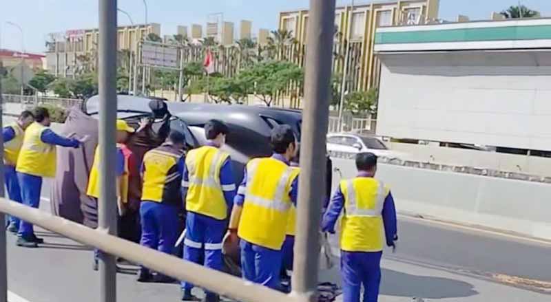 Mobil Pengangkut Ferrari Purosaunge Terbalik di Tol Cengkareng Jakbar