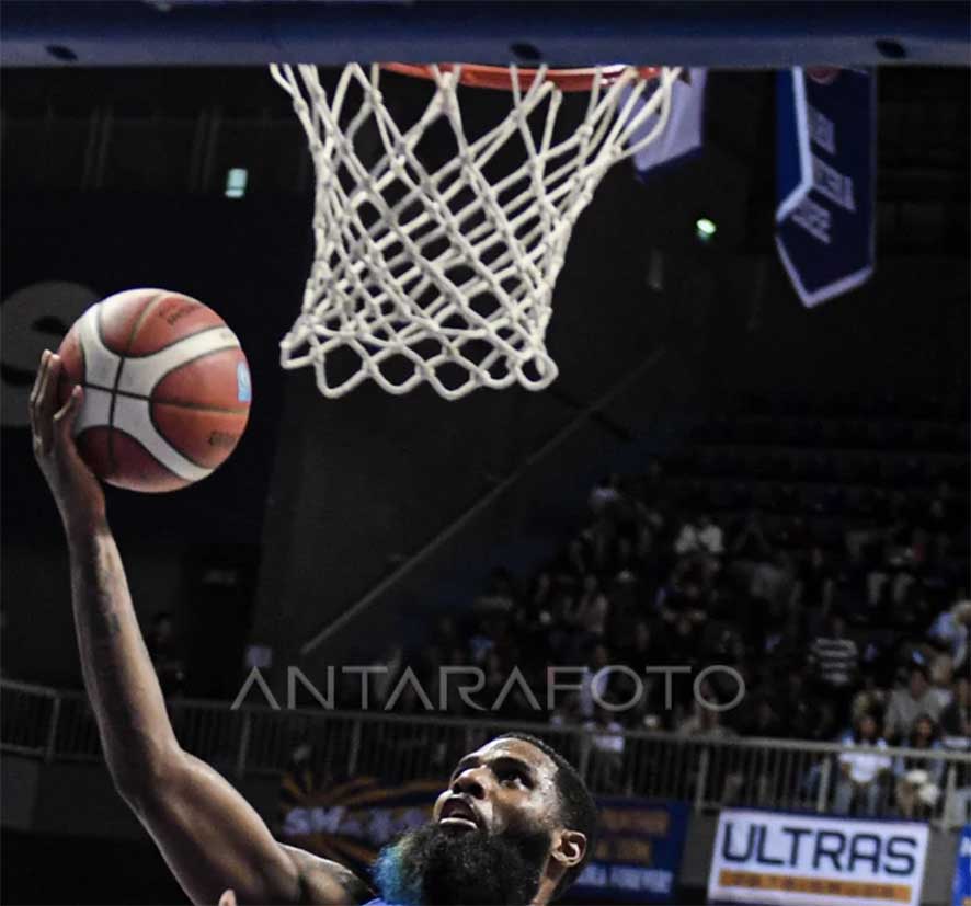 Satria Muda Kalahkan Prawira Bandung dengan Skor 82-66