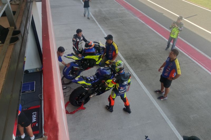 Pembalap NTB Bersinar di Idemitsu bLU cRU Yamaha Mandalika
