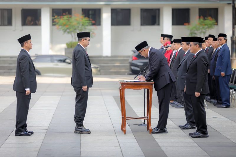 Wali Kota Bandung Rotasi 13 Pejabat Eselon II