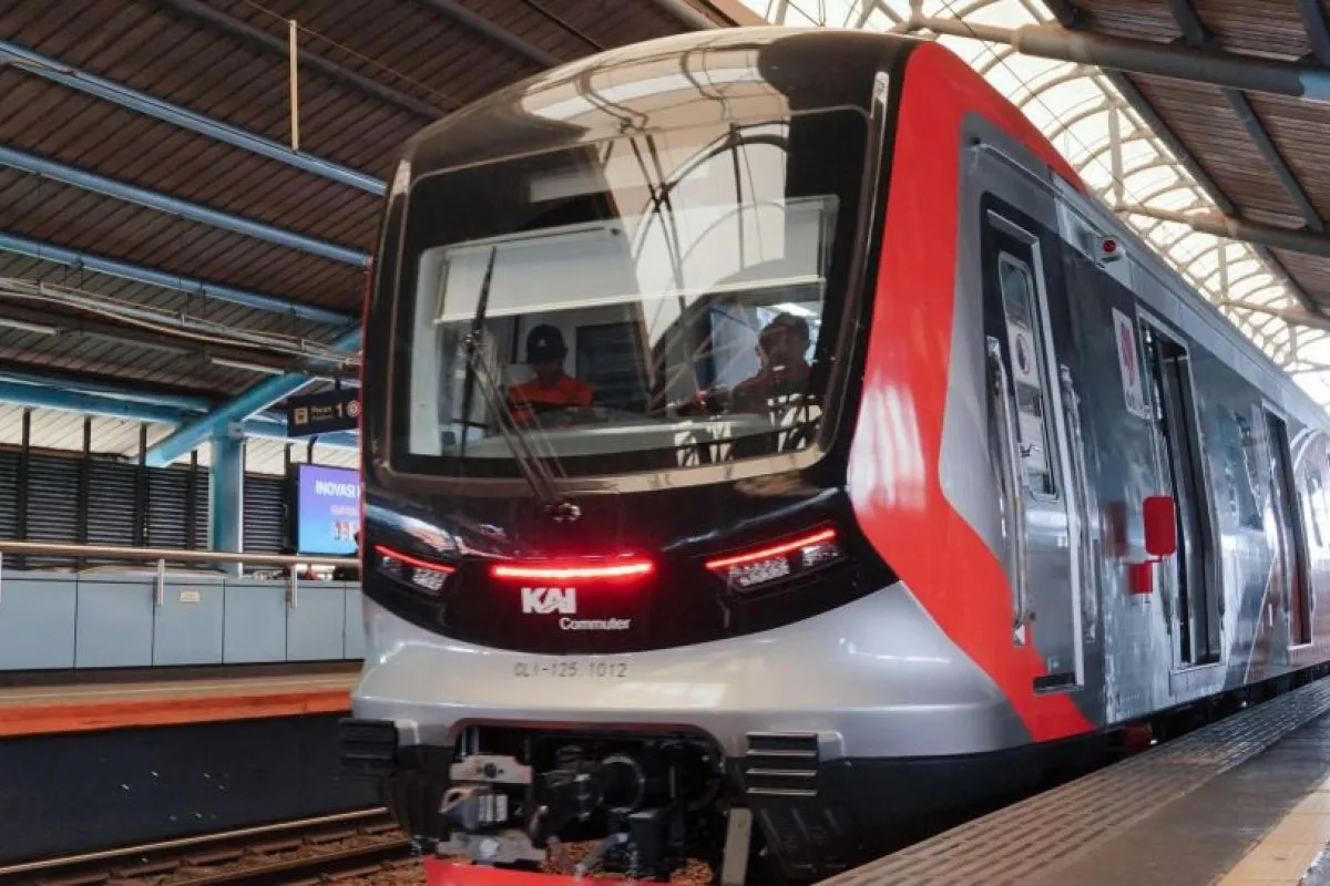 Rangkaian Kereta Baru Buatan Tiongkok Dapat Pujian dari Pengguna Commuter Line Jabodetabek