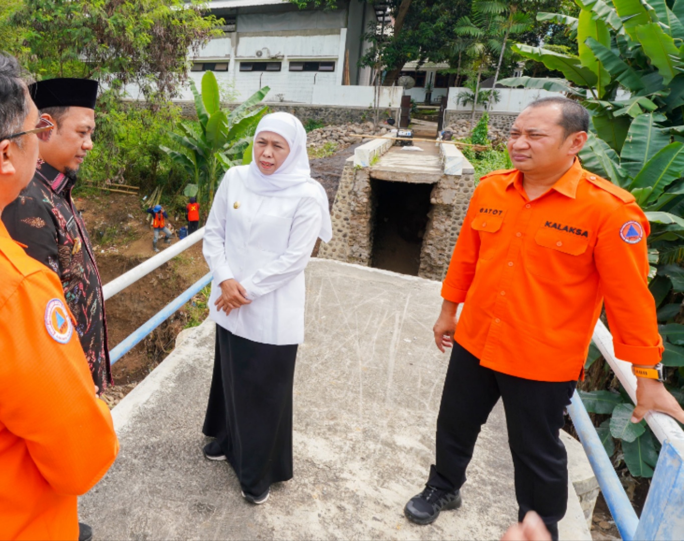 Khofifah Targetkan Rekonstruksi Jembatan Penghubung Pesantren di Pajarakan, Probolinggo Jatim Tuntas Agustus