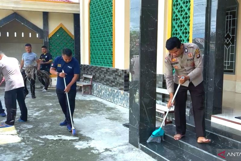 Polsek Kabila Bone Gelar Bakti Religi di Masjid, Pererat Silaturahmi dengan Warga