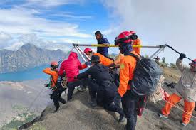 Pendakian ke Rinjani Ditutup untuk Evakuasi Warga Brasil