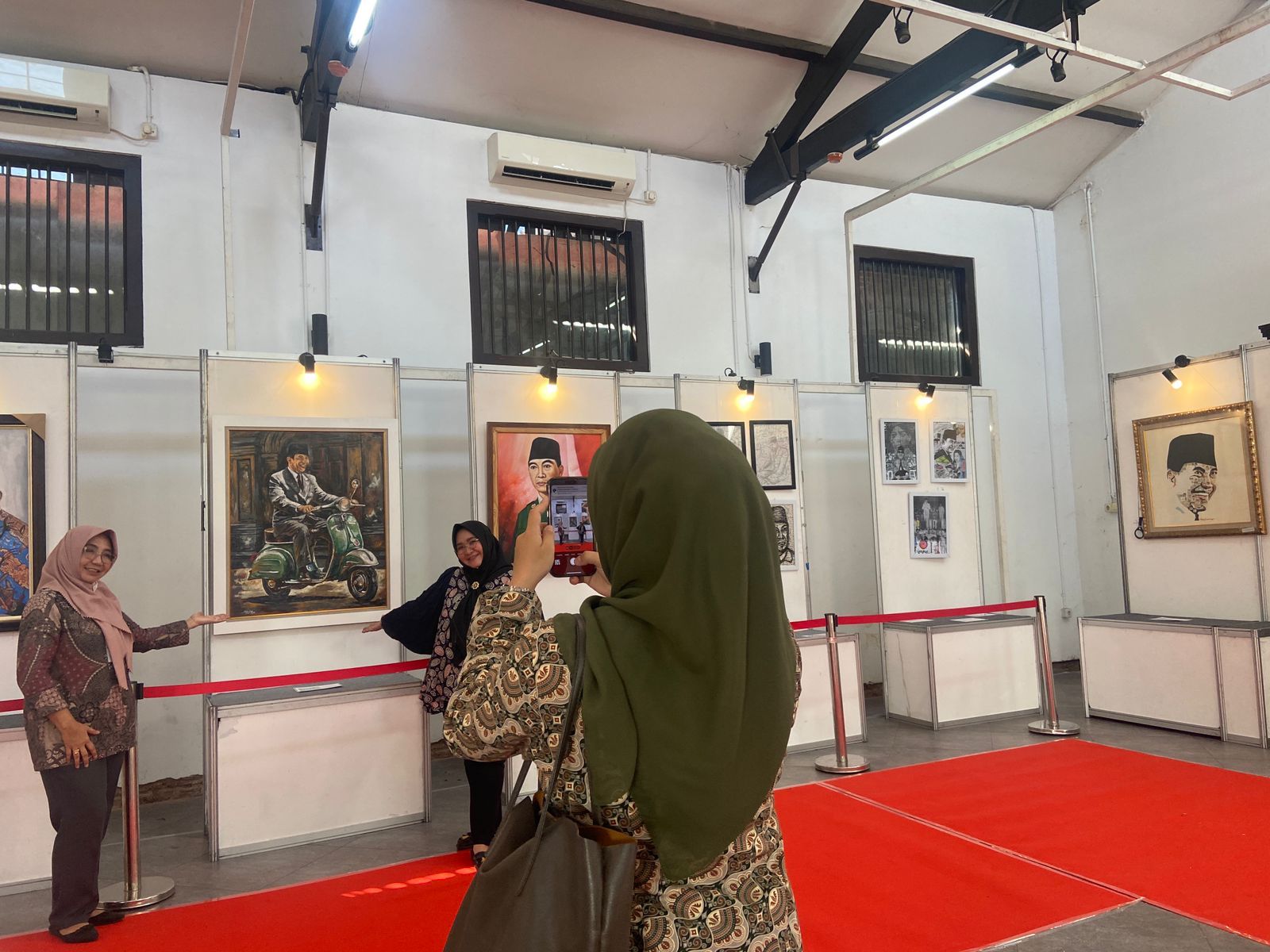 Lebih dari 100 Lukisan Bung Karno Dipamerkan Gratis di Oudetrap Kota Semarang