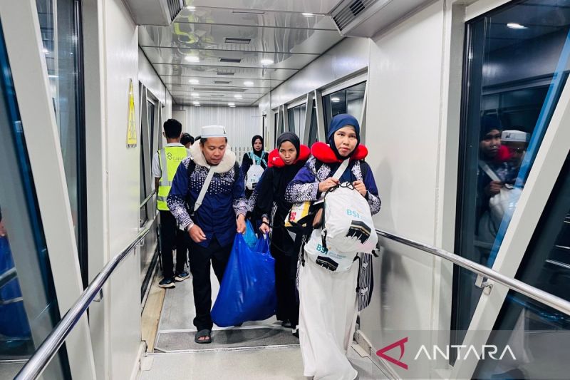 Jemaah Haji Kloter 08 Debarkasi Banjarmasin Tiba di Tanah Air 