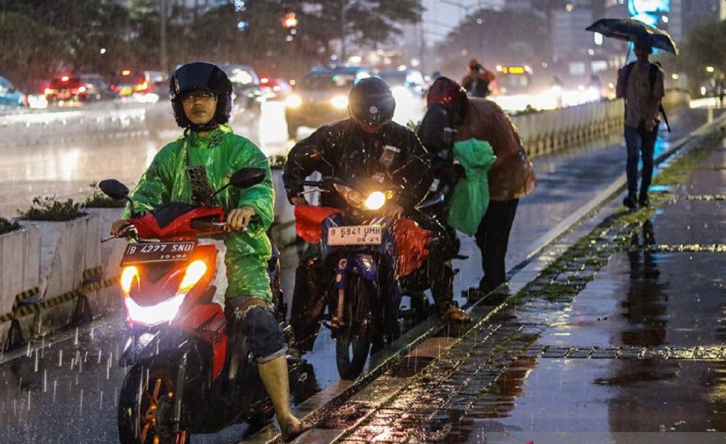 Cuaca Ekstrem, Antisipasi Banjir, Jakarta Diguyur Hujan Hari Ini