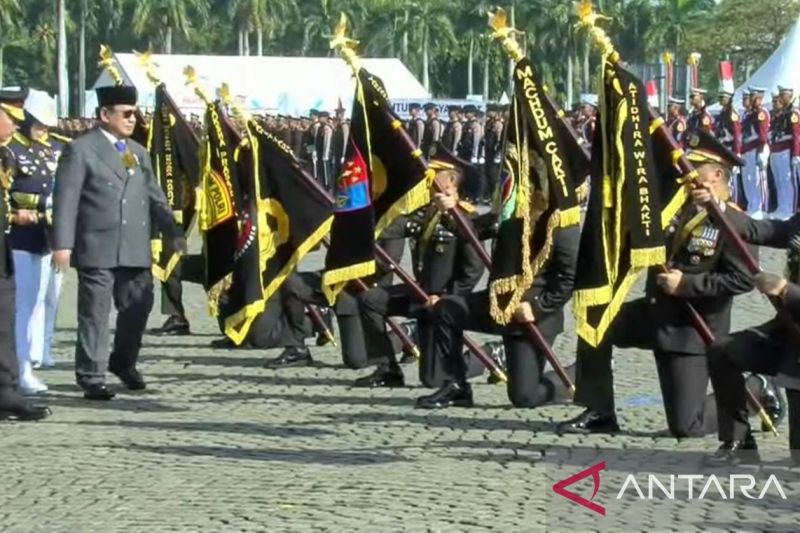 Presiden Prabowo Anugerahi Penghargaan kepada Divisi dan Anggota Polri Berprestasi 