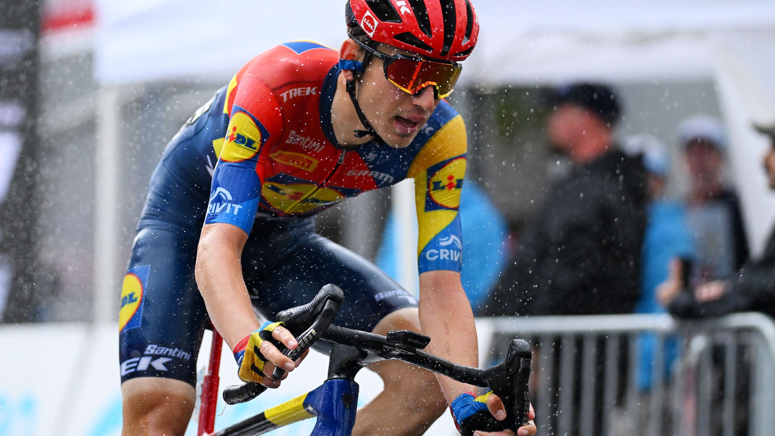 Infeksi Lambung Paksa Richard Carapaz Absen dari Tour de France 2025