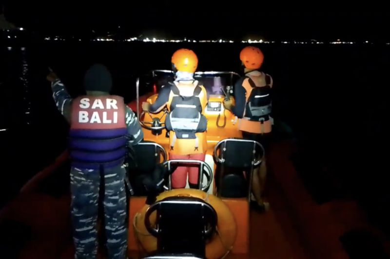 Basarnas Bali Bantu Pencarian Penumpang Kapal Tenggelam di Selat Bali