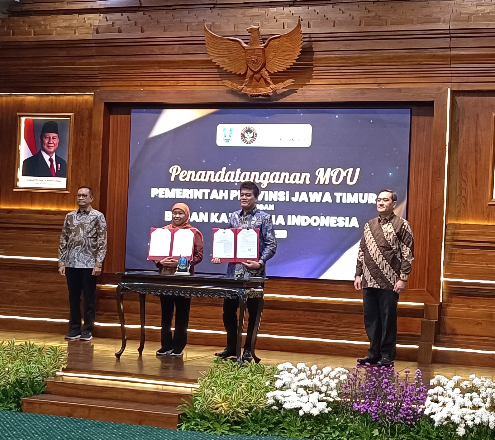 Pertama di Indonesia, Khofifah Teken MoU dengan Badan Karantina Indonesia Buka Layanan Karantina Terpadu di Pasar Induk Modern Sidoarjo