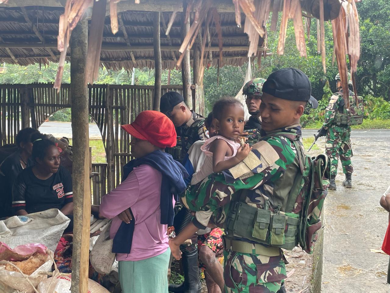 TNI Gelar Pengobatan Gratis di Kampung Maju, Sambil Pelajari Tradisi Mengunyah Pinang