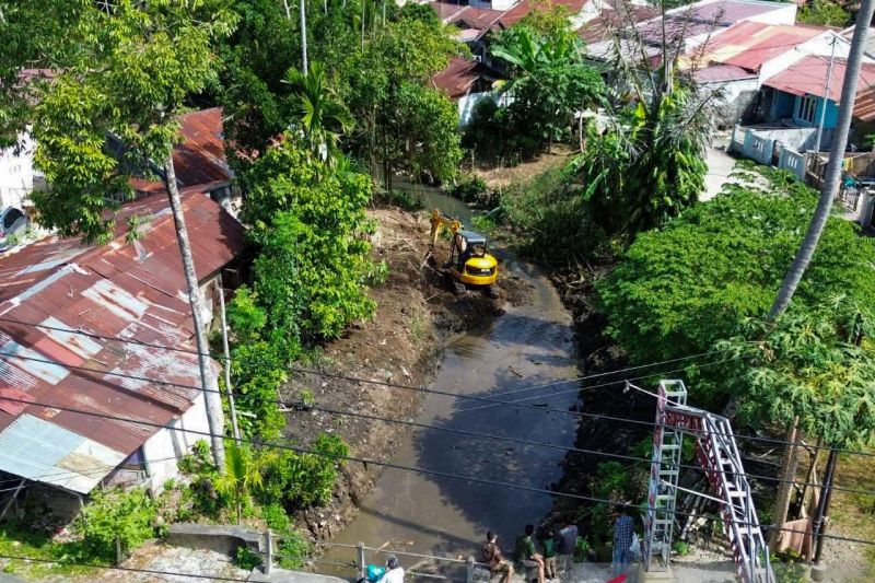 Pemkot Padang Keruk Sungai Pampangan demi Cegah Banjir Musiman