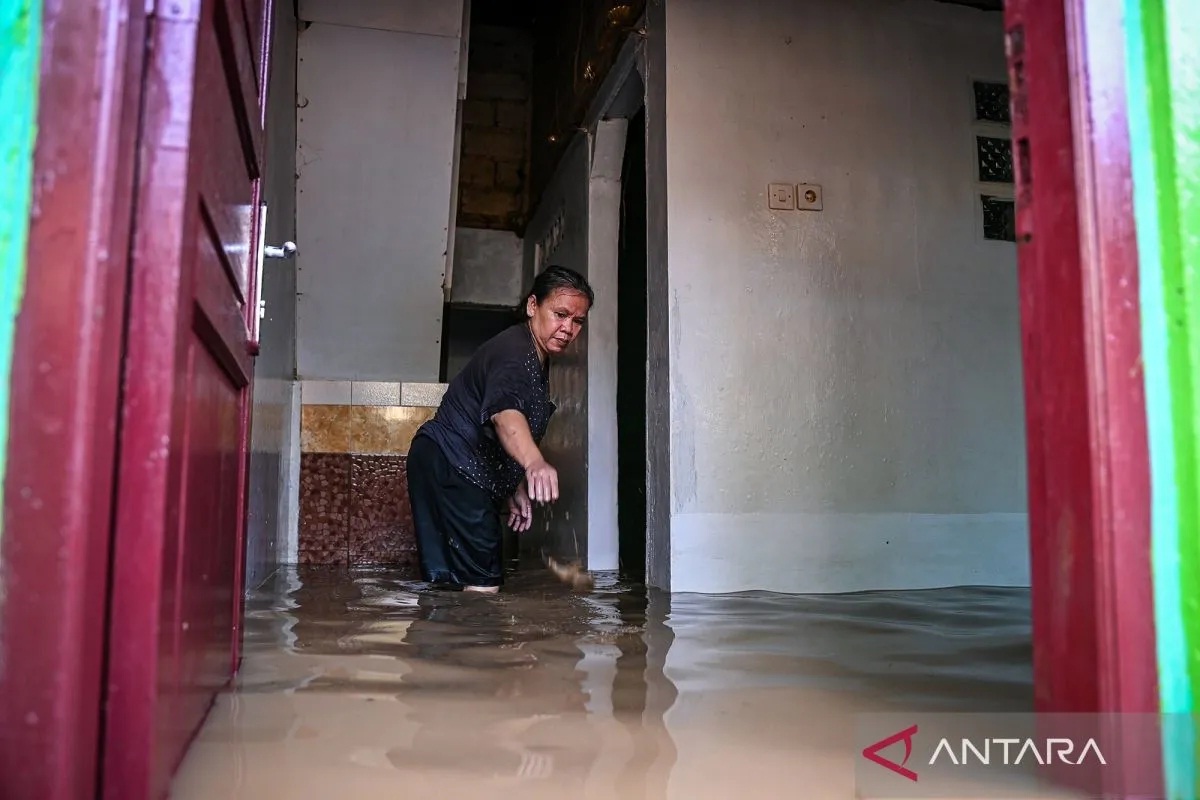 Pemprov DKI Pastikan Air Bersih dan Logistik untuk Warga Terdampak Banjir Tersalurkan
