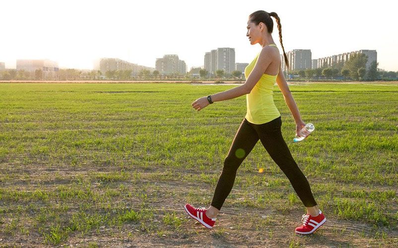 Lagi Jalan Kaki Buat Turun Berat Badan? Ini Cara Tracking yang Paling Efektif!