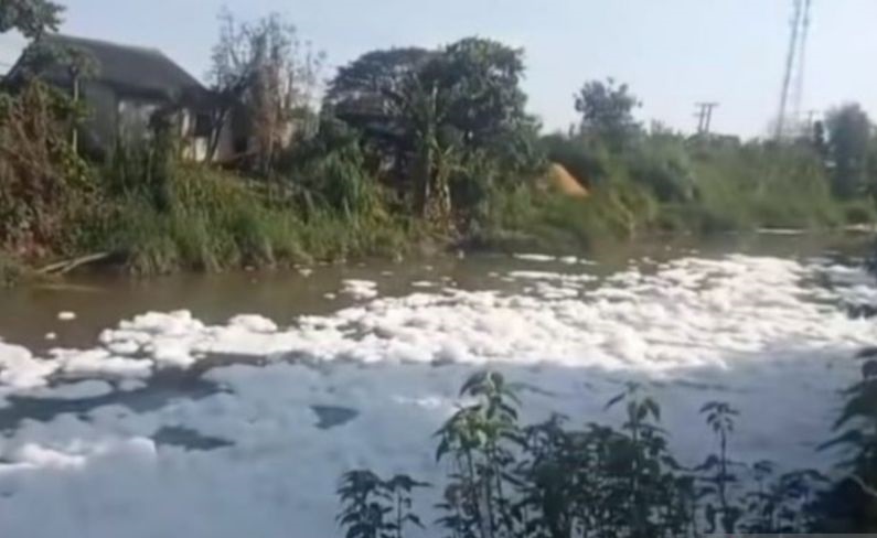 DLH Bekasi Akui Tantangan Berat Usut Pencemar Kali Cilemahabang
