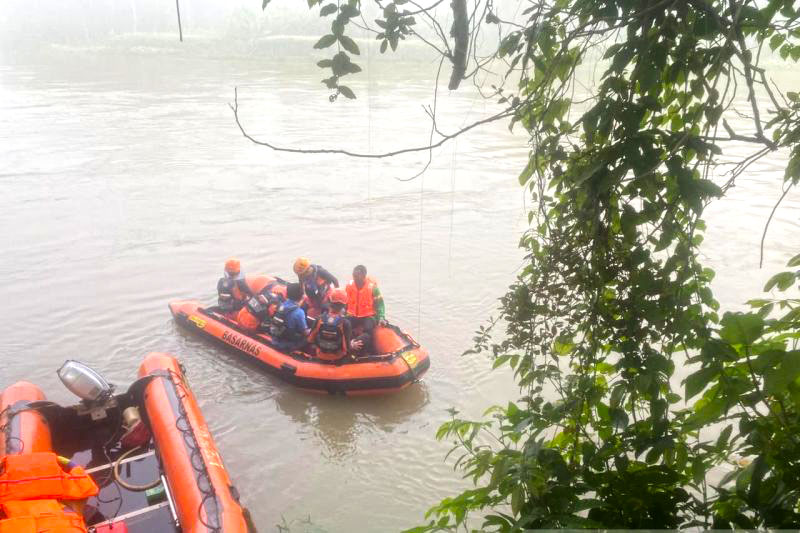 Pencari Kerikil Tenggelam di Sungai