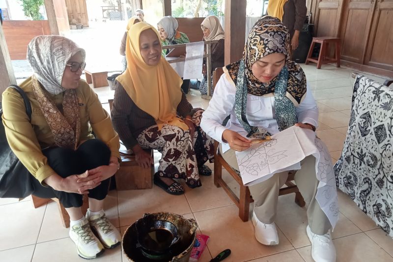 Susun RUU Kepariwisataan, Komisi VII DPR Kunjungi Kampung ...