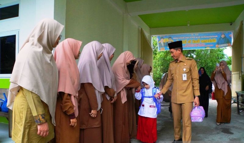 Aceh Barat Kenalkan Gerakan Ayah Teladan di Hari Masuk Sekolah