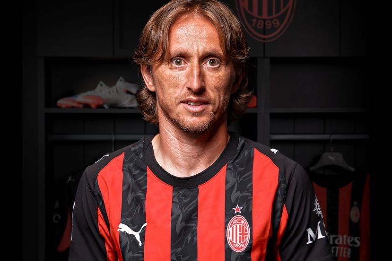 Resmi! Luka Modric Kenakan Seragam AC Milan Usai 13 Tahun Bersama Real Madrid