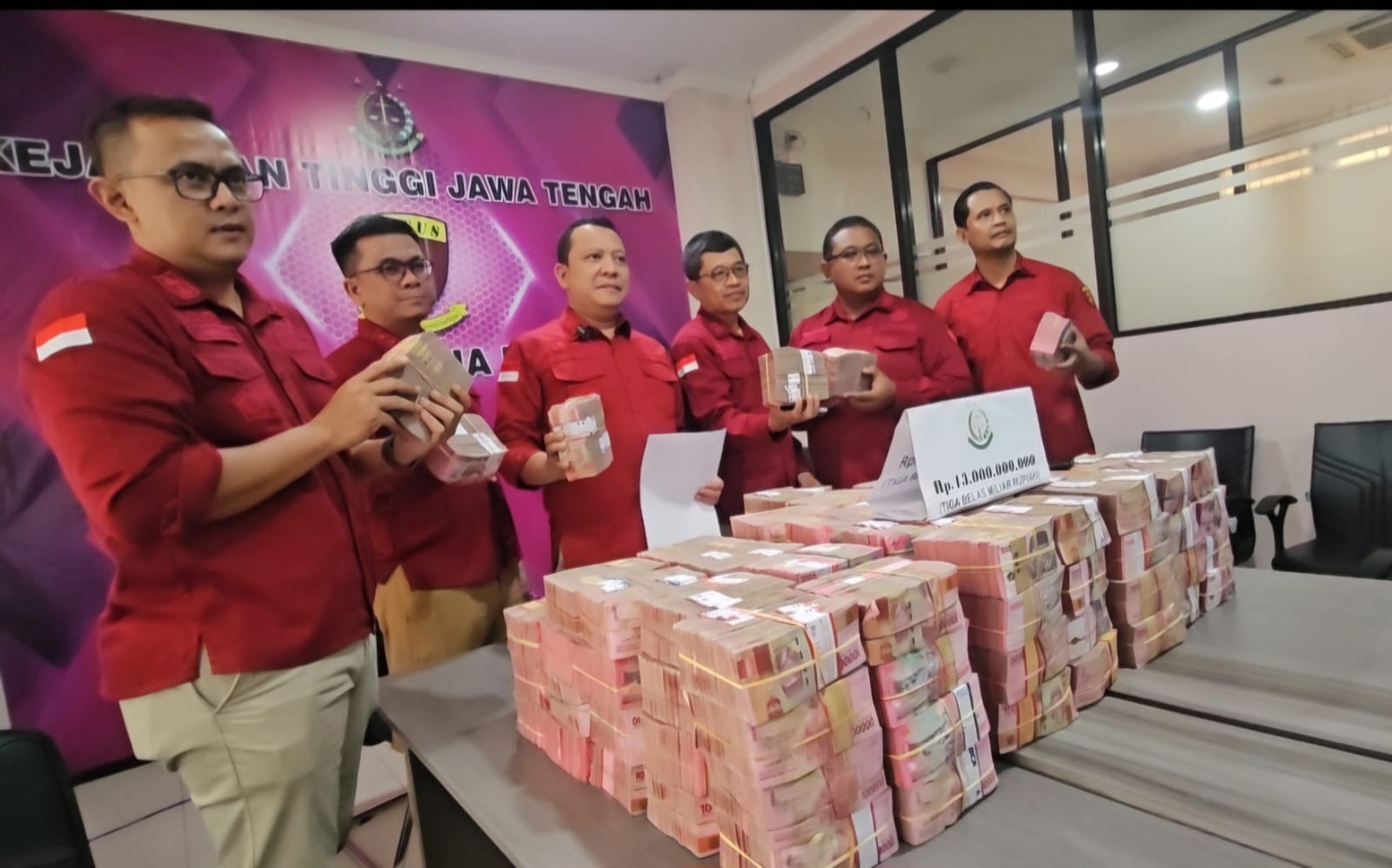 Kejati Jateng Bongkar Jejak Korupsi PT CSA BUMD Cilacap, Sita Uang Tunai Rp13 Miliar 