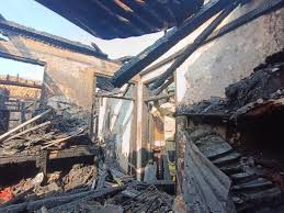 Tangan Ibu Hanya Dua Sudah Menggendong Anak Terkecil. Dua Anaknya Tak Mau Diajak Melompat, Akhirnya Tewas Terbakar