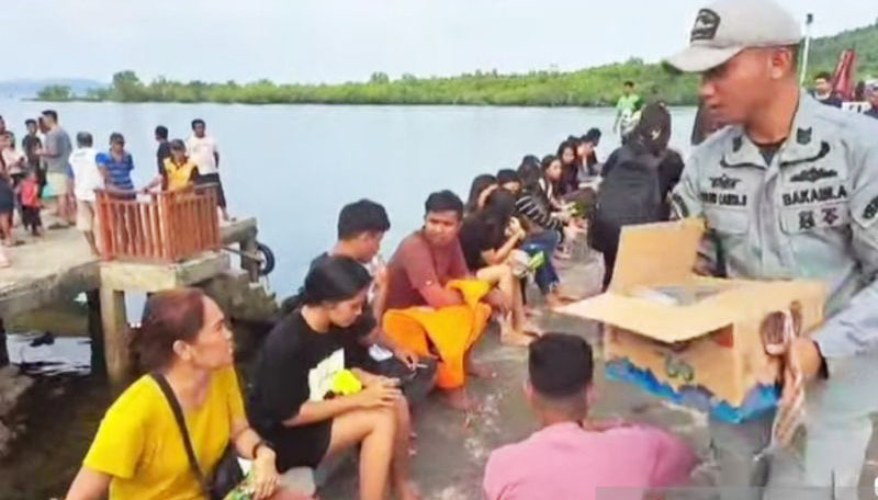 Bakamla Kerahkan KN Gajah Laut Evakuasi Penumpang KM Barcelona