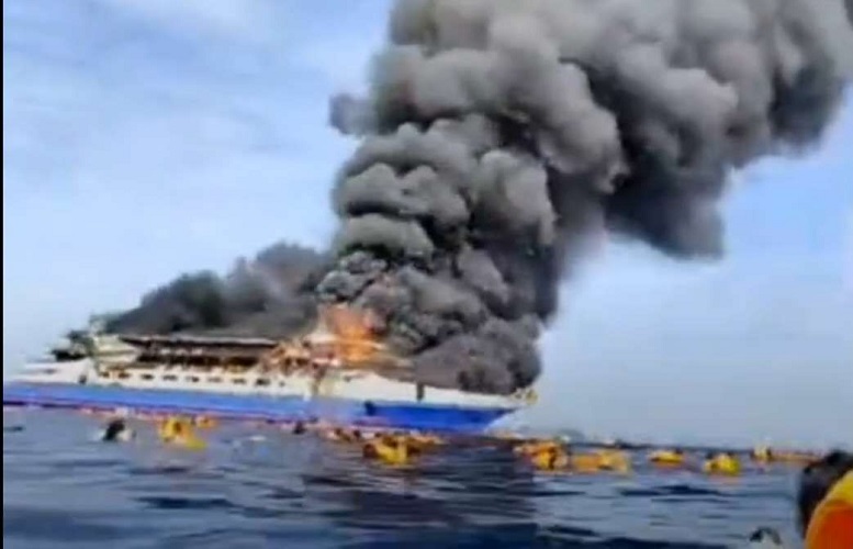 KM Barcelona 5 Terbakar di Perairan Talise Sulut