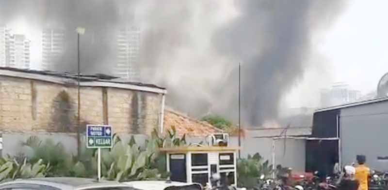 Kebakaran Landa 42 Rumah di Grogol Utara 