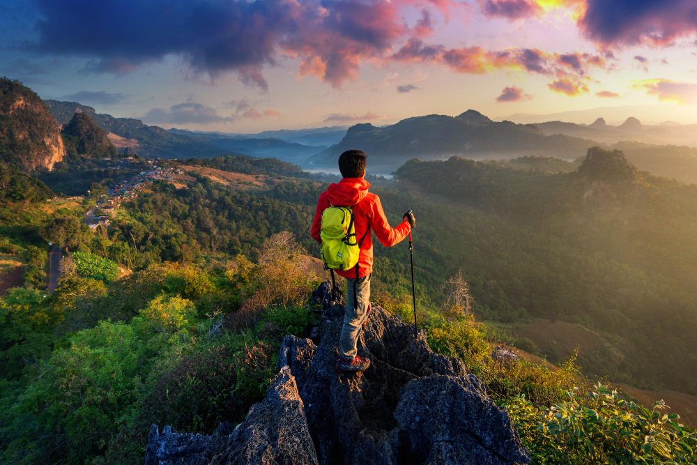 Baru Pertama Naik Gunung, Jangan Nekat! Ini 5 Tips Anti Celaka Biar Pendakian Pertamamu Nggak Jadi Mimpi Buruk!